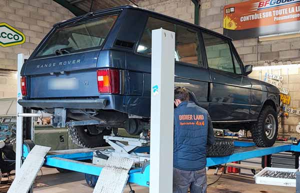 travaux-garage-land-flou-600 Entretien véhicule Land Rover chez Didier Land, garage spécialisé dans le Gard